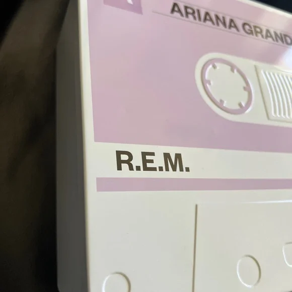 Ariana Grande R.E.M. REM gift set spray 3.4 oz + mini dab + shower gel ornament
